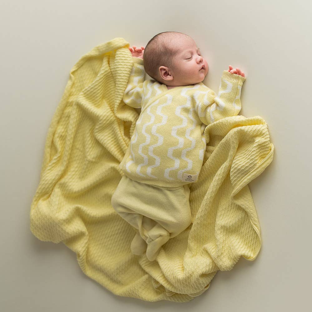 Weiche, quadratische Babydecke in Gelb