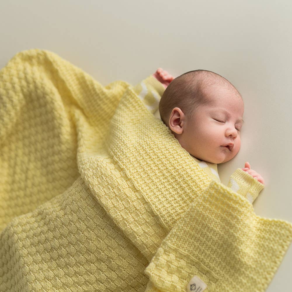 Weiche, quadratische Babydecke in Gelb